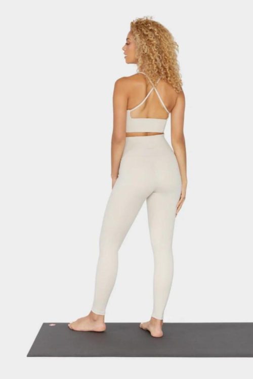 Sustainable Yoga Clothes That Look Amazing In Any Pose